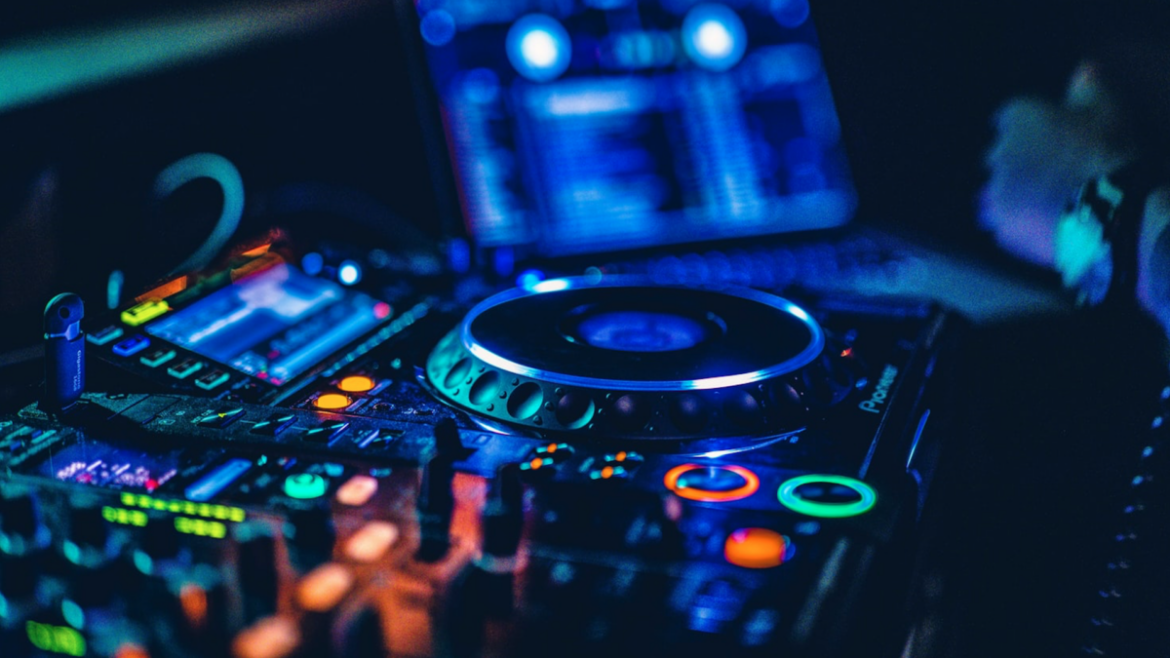 Beginner’s Guide: How To Make Money DJing On Twitch